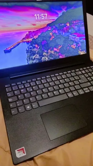 Portátil Lenovo V145 Negro