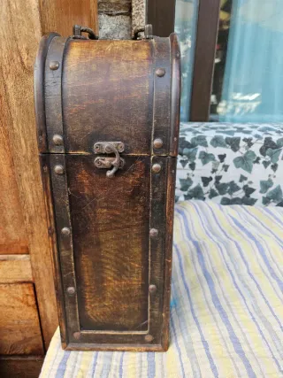 Botellero portátil de madera y metal