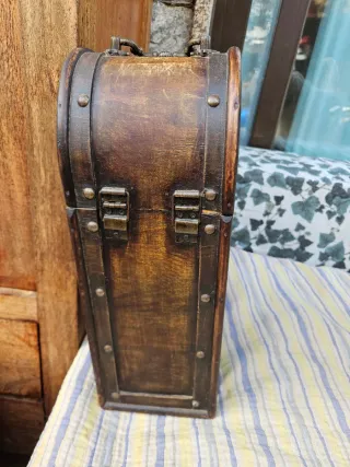 Botellero portátil de madera y metal