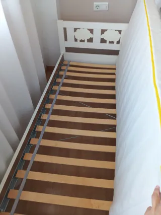 Cama infantil con colchón Ikea blanca