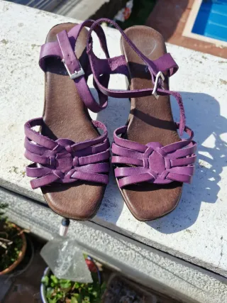 Sandalias de tacón moradas