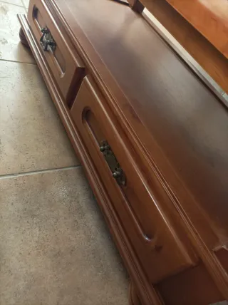 Mesa de centro de madera con cajones