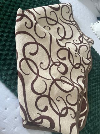 Paño de mesa con diseño de espirales