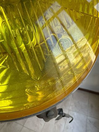 Faro auxiliar europeo clásico amarillo