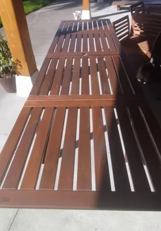 Mesa de jardín de madera