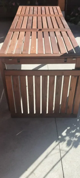 Mesa de jardín de madera