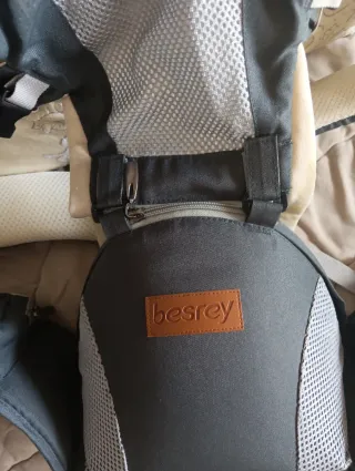 Mochila portabebés ergonómica gris