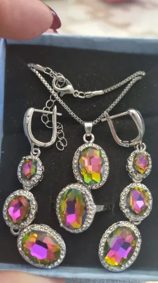 Conjunto collar,pendiente, anillo piedras multicol