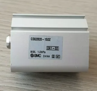 Cilindro pneumatico SMC CDQ2B20-15DZ stock 5 pezzi