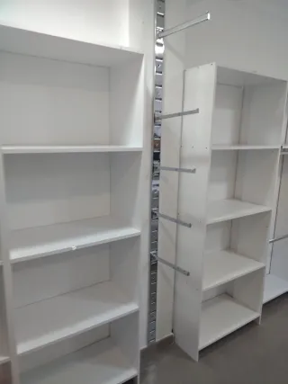 Estanterías y muebles de madera