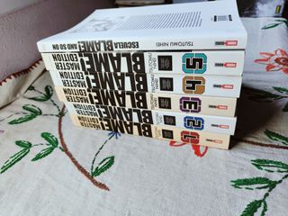 Blame Master Edition 1-5 y Escuela Blame. Panini