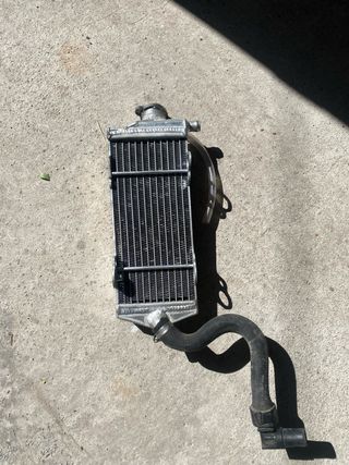 Radiador de moto con manguera