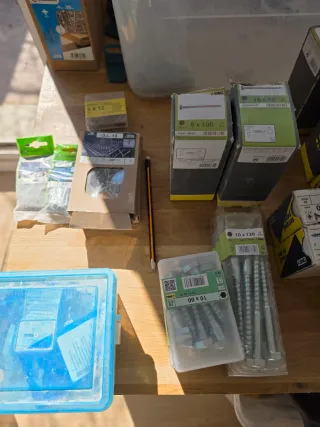 Lote tornillos, clavos etc. varios tamaños