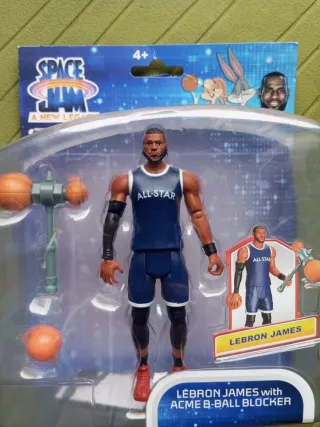 Figura Lebron James Space Jam con Bloqueador