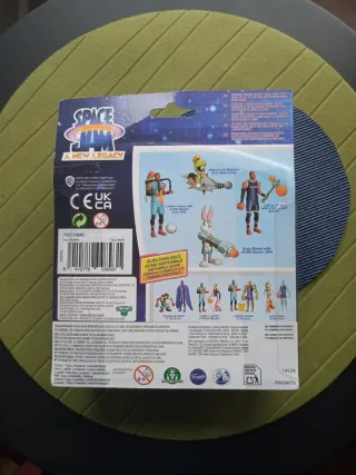 Figura Lebron James Space Jam con Bloqueador