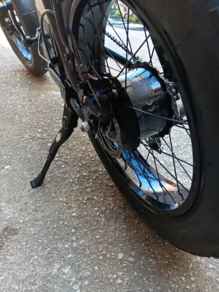 Bicicleta eléctrica plegable fatbike.