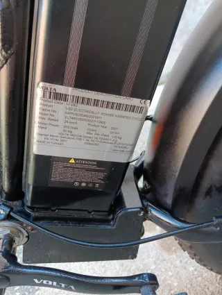 Bicicleta eléctrica plegable fatbike.