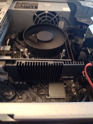 PC SFF i3 12100F para HDTV,oficina o uso doméstico