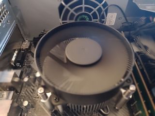 PC SFF i3 12100F para HDTV,oficina o uso doméstico