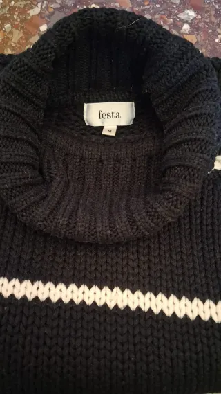 Jersey de cuello alto negro con rayas blancas