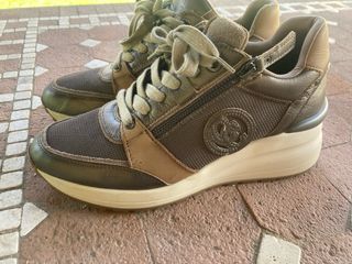 Botín cuña marrón y dorado cobre