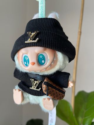 Vestiti per labubu Louis Vuitton con marsupio