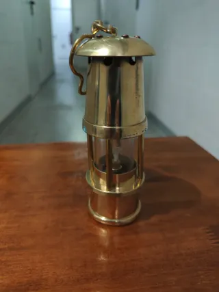 Lámpara de minero antigua de latón