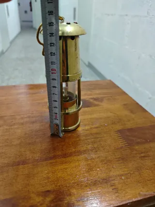 Lámpara de minero antigua de latón
