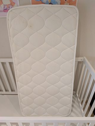 Cuna blanca con colchón