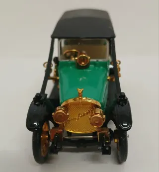 Russobalt C24/40 Modelo 1:43 Metal