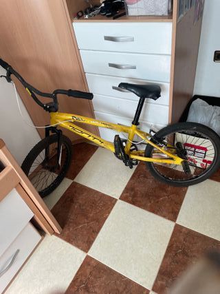 Bici BMX Amarilla