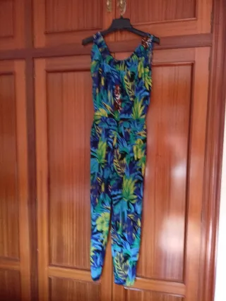 Lote 2 vestidos:  1 mono