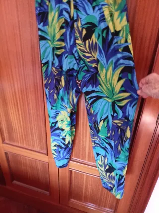 Lote 2 vestidos:  1 mono