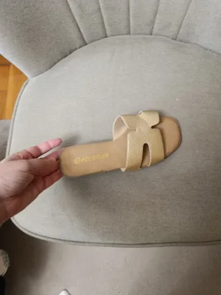 Sandalias FEEBIT.ER Beige y Doradas