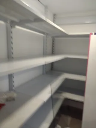 Estanterías, muebles de madera y acero inoxidable