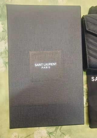 Bolso sobre YSL (Saint Laurent)