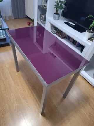 Mesa de comedor cristal morado y blanco