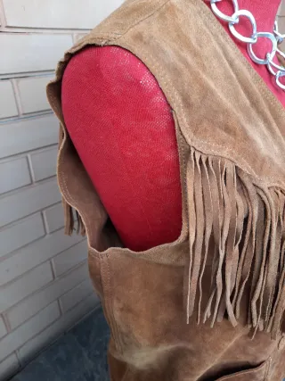 Gilet con frange in camoscio