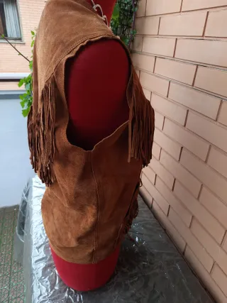 Gilet con frange in camoscio