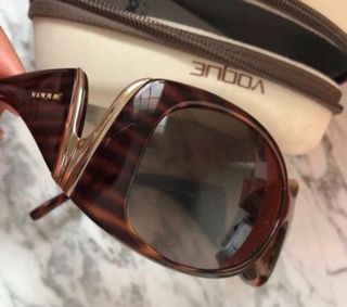 Nuove occhiali da sole marrone carey dorati Vogue