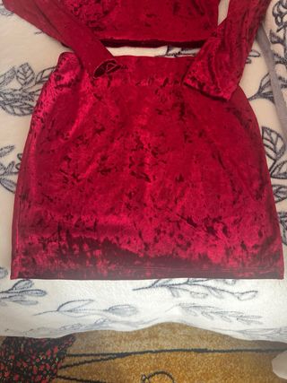 Ropa de mujer, conjunto falda y crop top