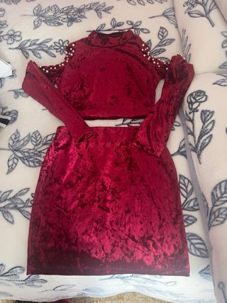 Ropa de mujer, conjunto falda y crop top