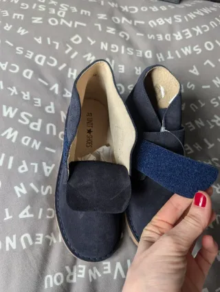 Pisacacas azul marino con velcro