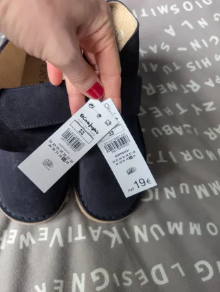 Pisacacas azul marino con velcro