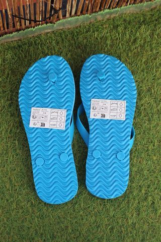 Chanclas tipo Hawaianas. Sin marca. Talla S/M