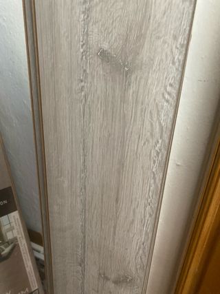 Caja suelo laminado gris