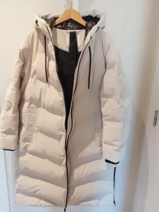 Anorak blanc amb caputxa