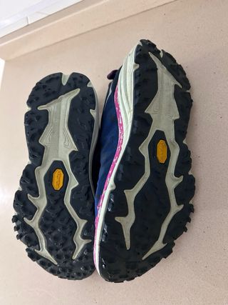 Zapatillas Hoka Speedgoat 6 en talla 40.5.