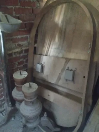 Mesa de madera ovalada