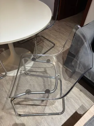 Mesa y sillas IKEA DOCKSTA Y TOBIAS